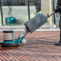 HIGH-SPEED FLOOR POLISHER